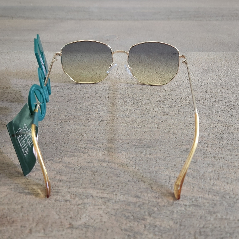 Sun Glasses - Picture 3 of 4
